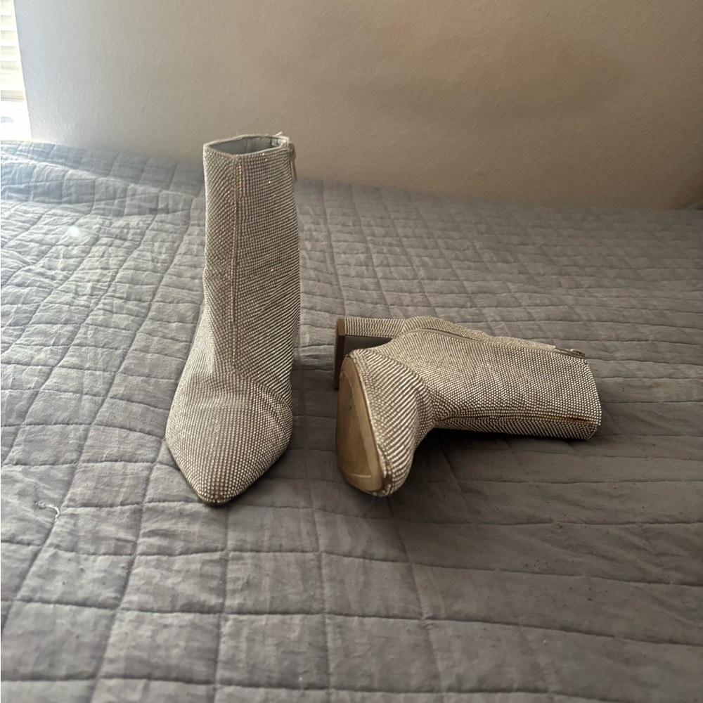 Elegant silver Ankle Boots